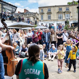 Point of view from band at Montpellier courtyard with full crowd
