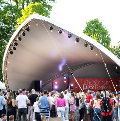 free stage 2025 - with crowd