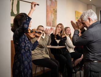 Violinist Rakhi Singh performing as a small crowd claps