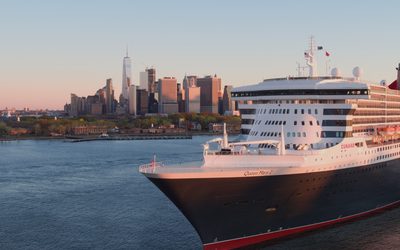 QM2 in New York