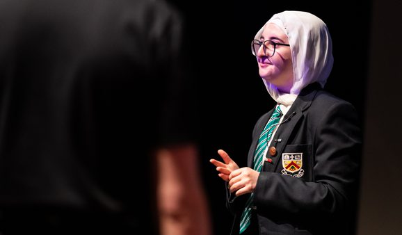 A student on stage participation in 2022 FameLab Academy Finals
