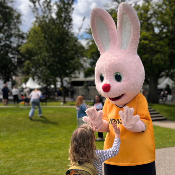 duracell bunny highfiving child