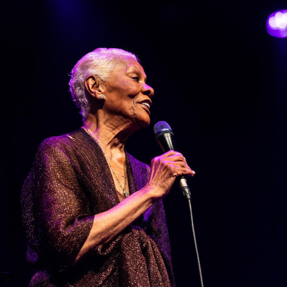 Dionne Warwick on stage