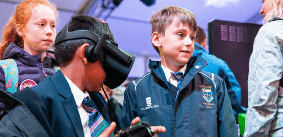 SF22 School children in discover zone